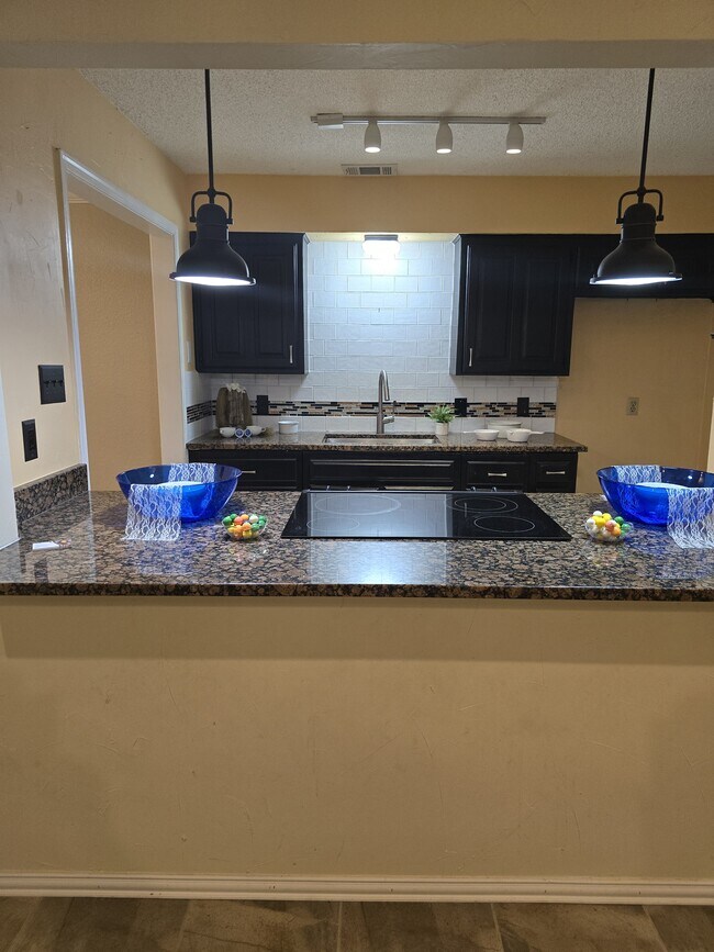 Eat in Kitchen Bar - 1437 Palmnold Cir W