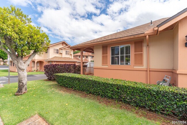 Foto del edificio - RARELY AVAILABLE 2BR 2BA HOUSE w/2-CAR GAR...