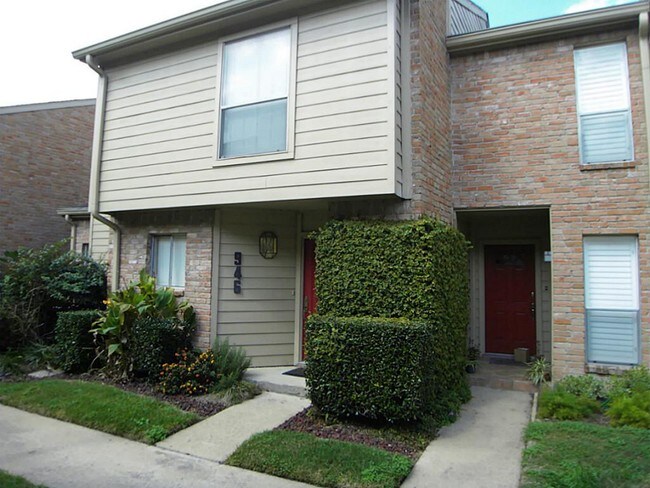 Building Photo - 946 Memorial Village Dr