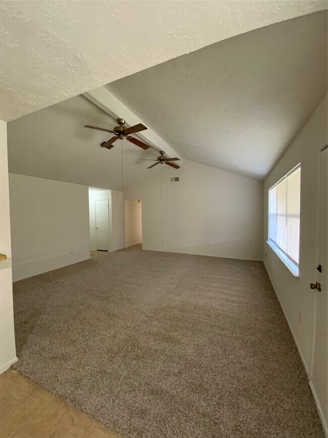 Foto del edificio - 1366 Stevenage Ln