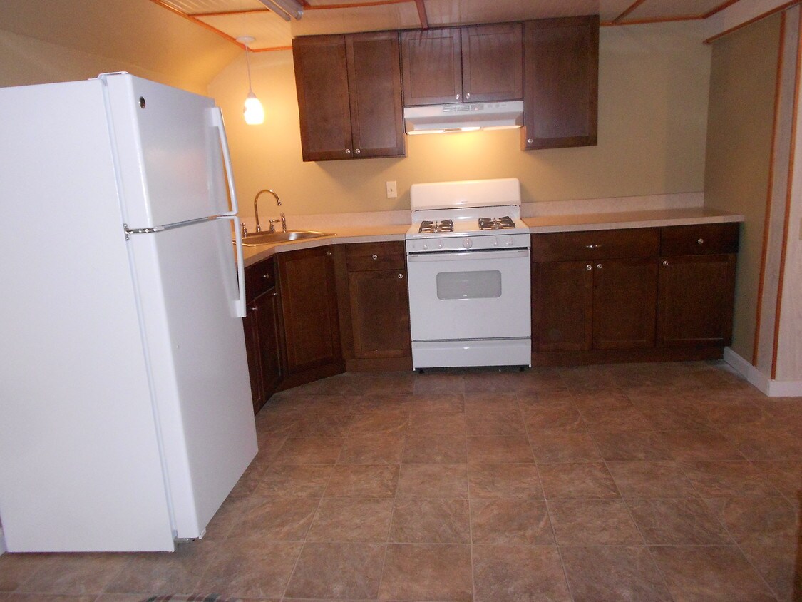 36 Meadow Rd, Westport, MA 02790 36 Meadow Rd Westport, MA