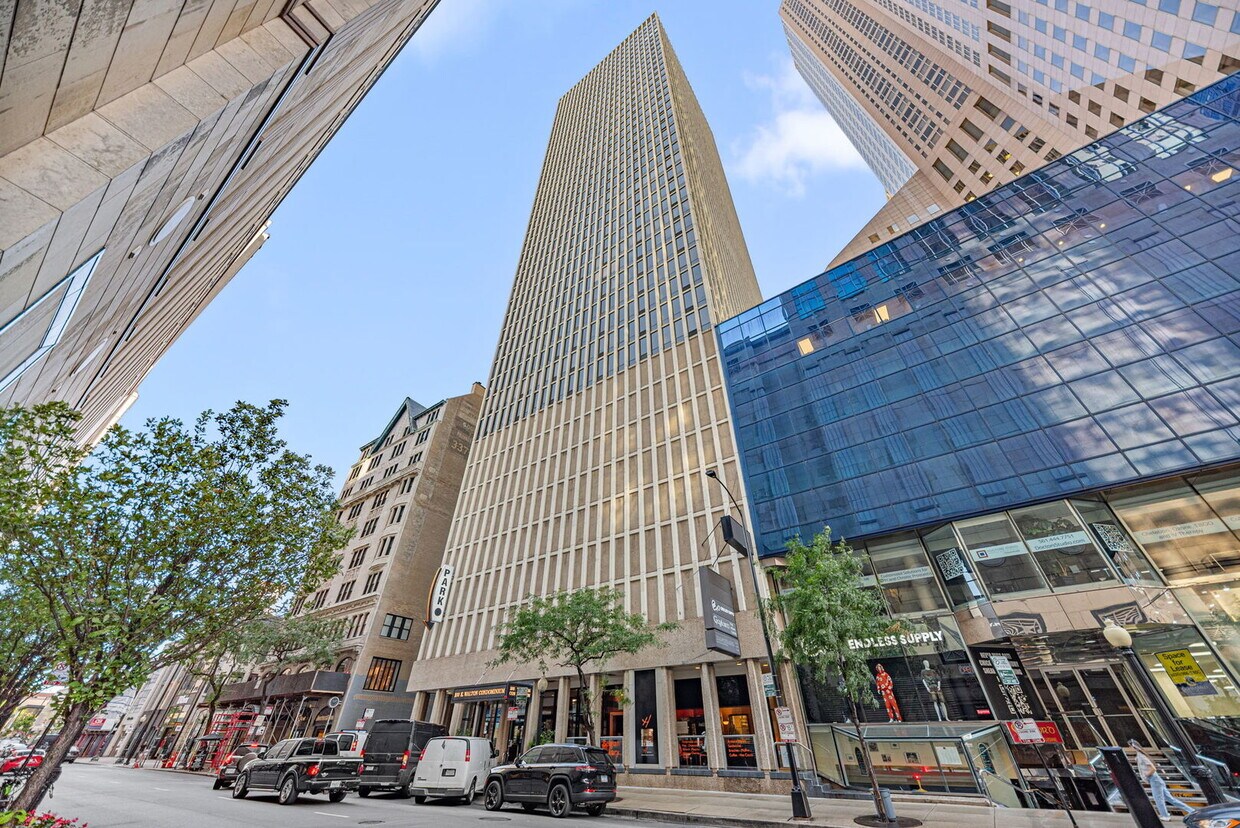 Primary Photo - 100 E Walton St