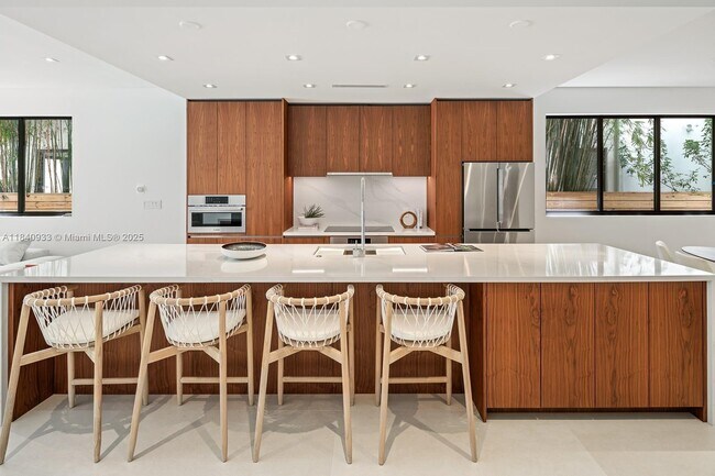 Foto del edificio - 2984 Coconut Ave