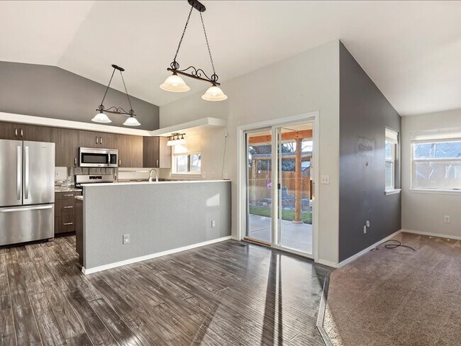 Building Photo - 2819 Bobcat Dr