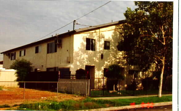 Foto principal - 6911 Ben Ave