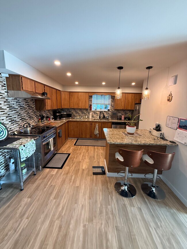 Foto del edificio - 323 Erickson Ave