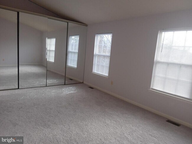 Foto del edificio - 16332 Elkhorn Ln