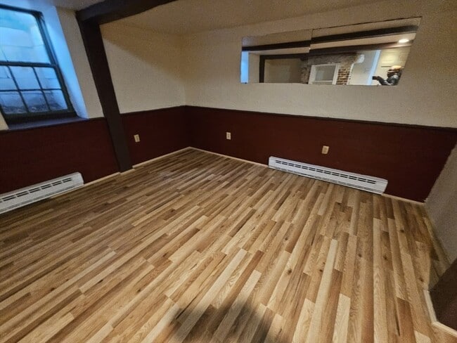 Building Photo - 54 Fox St