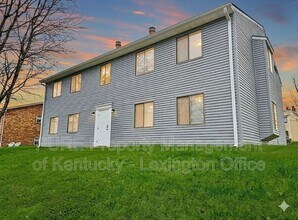 Building Photo - 3772 Camelot Dr