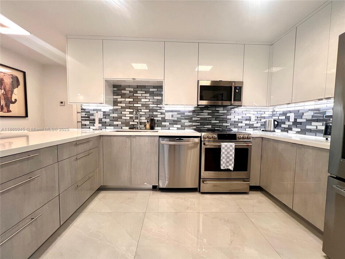 Foto principal - 100 Bayview Dr