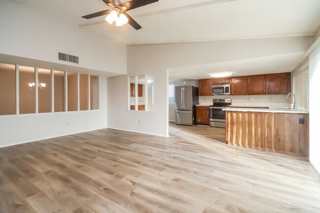 Foto del edificio - 6310 W Ridgecreek Dr