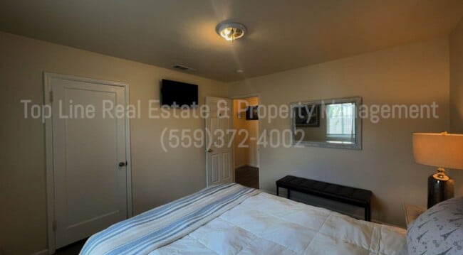 Building Photo - Spacious and well-located duplex in the he...