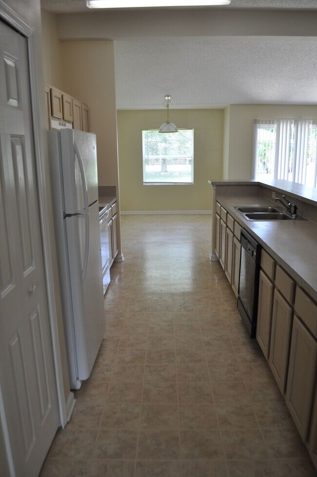 Building Photo - 4 Bedroom in Indian Trails!