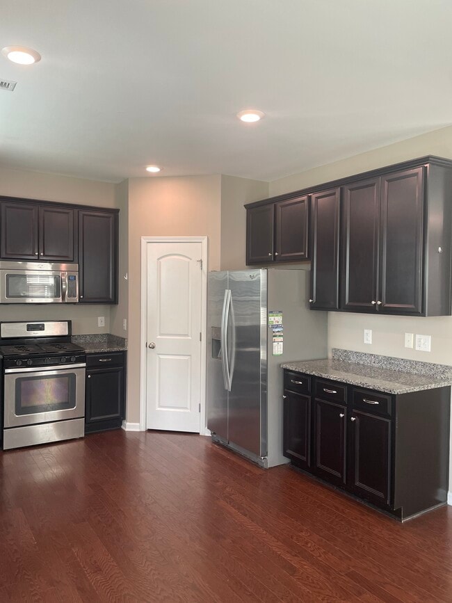 Building Photo - 1530 Glenwater Dr