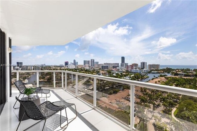 Building Photo - 3640 Yacht Club Dr