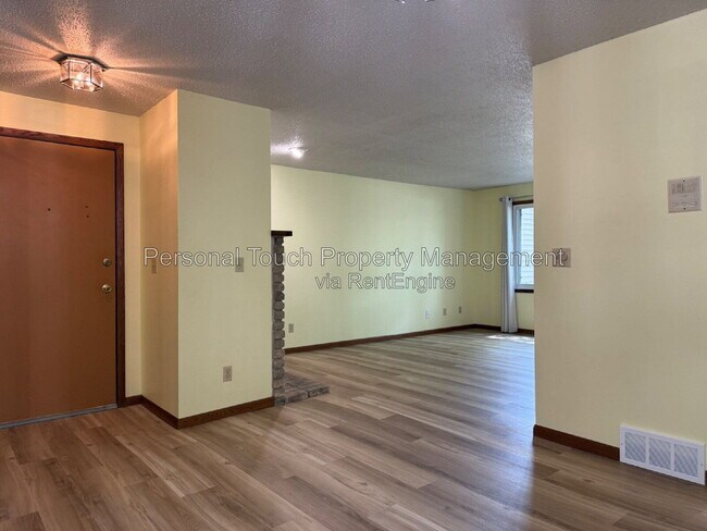 Building Photo - 3237 17th Ave S