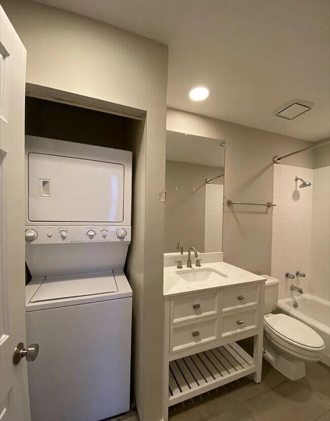 Building Photo - Clean, Bright & Beautifully Maintained 2BR/1BA in Shaw/Botanical!