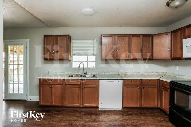 Foto del edificio - 6418 Briarknoll Dr