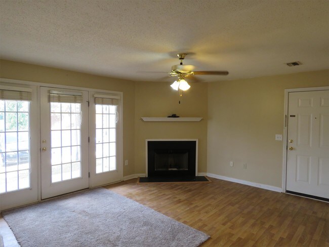 Building Photo - 704 Pelham Square Way