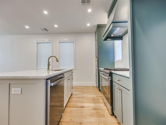 Foto del edificio - 1078 Hangar Dr