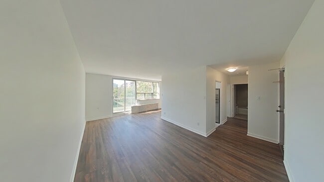 Building Photo - 2-6 The Donway East