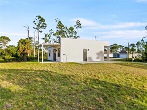 Building Photo - 935 Panda Dr