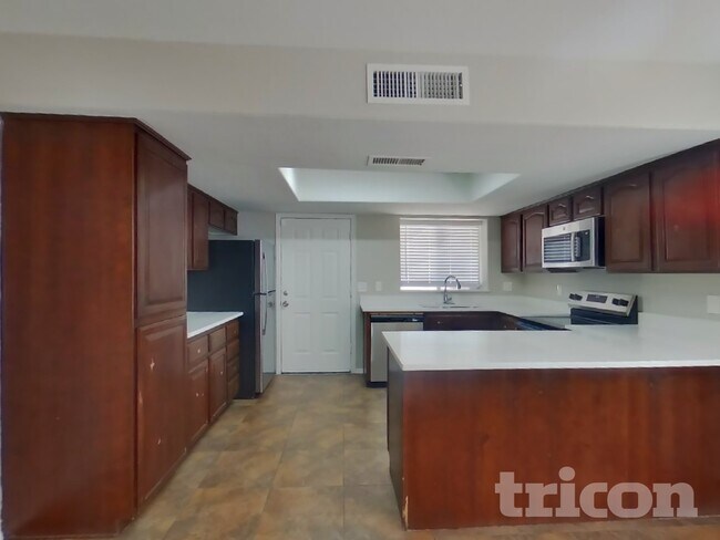 Foto del edificio - 570 W Myrna Ln