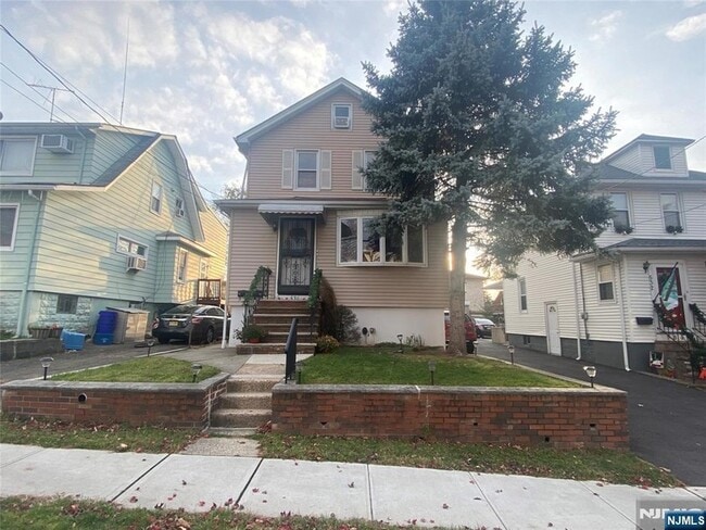 Photo - 536 3rd Ave Apartment