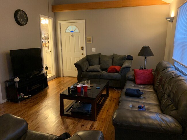 Foto del edificio - 2321 W Belmont Ave