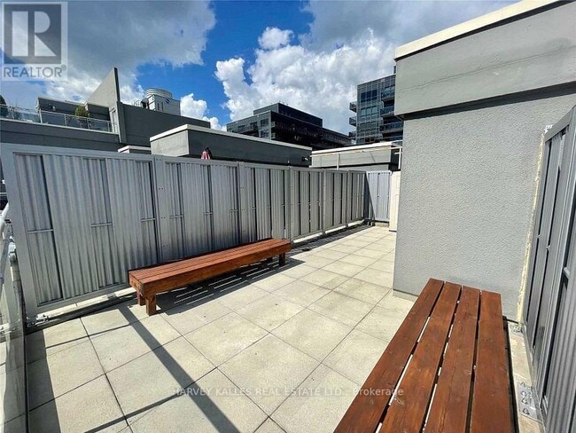 Building Photo - 1029 King St W