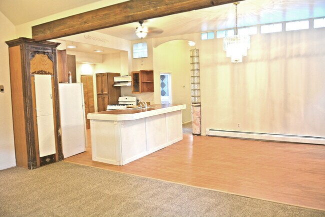 Building Photo - Detached Rental Property