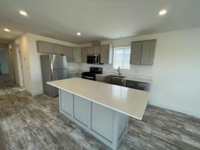 Building Photo - 3 Bed 2 Bath Stagecoach Home on 1 Acre