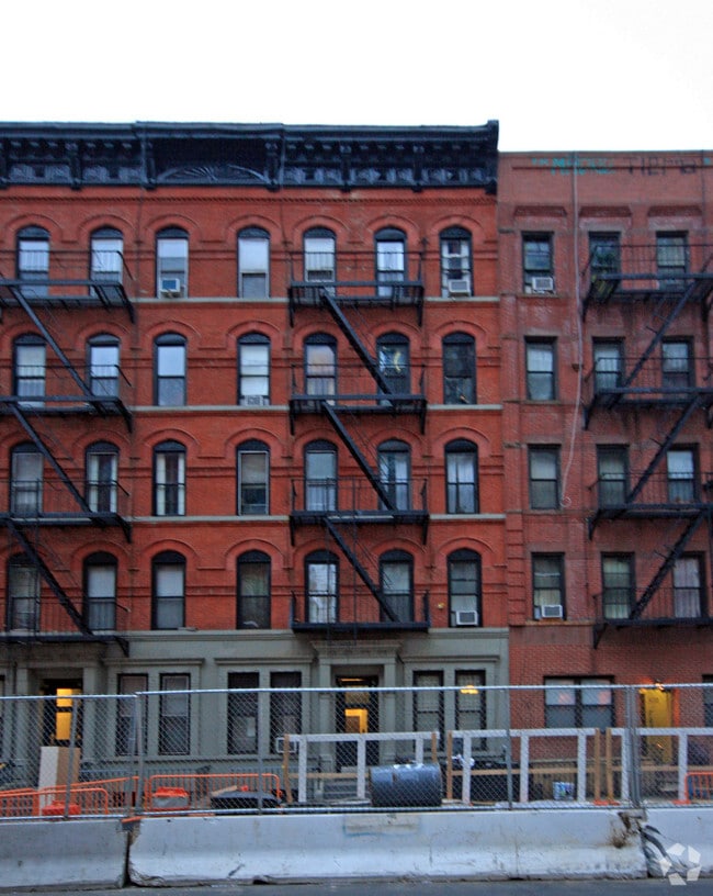 304 - 306 E 83rd St - 304 East 83rd Street