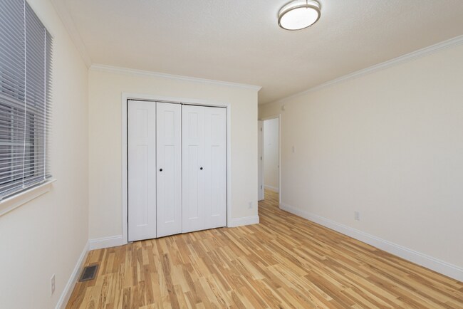 Building Photo - 401 Jackson Pl