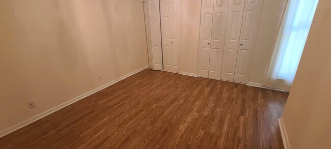 Foto del edificio - 2114 NE 38th St