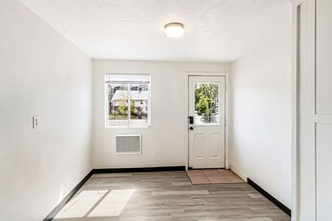 Foto del edificio - Newly Remodeled Downtown Studio!