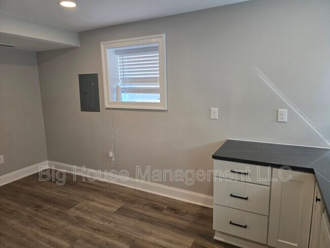 Building Photo - 707 Druid Park Lake Dr