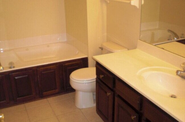 Foto del edificio - 608 Kingfisher Ln
