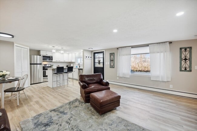 Building Photo - Fully Furnished 2bd/1bth Apartment Condo i...
