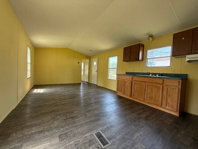 Foto del edificio - Two Bedroom Home for Rent