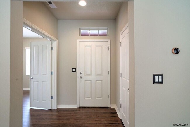 Foto del edificio - 3 bed, 2.5 bath + bonus room & office, fen...