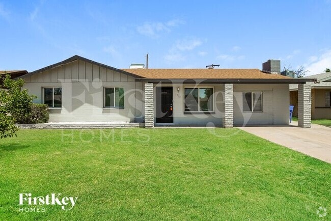 Building Photo - 1812 W Morten Ave