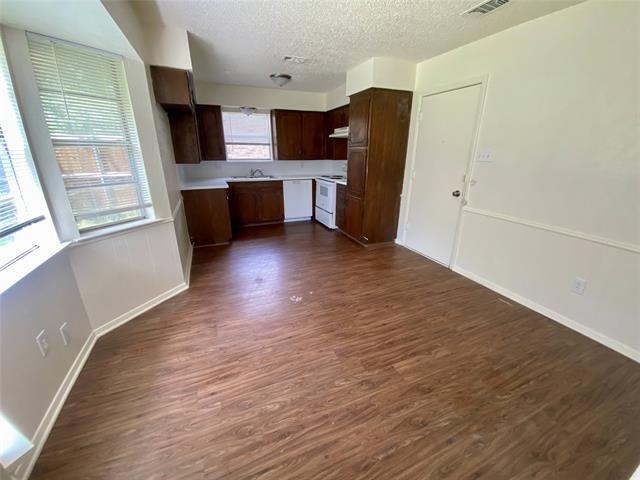 Foto del edificio - 7513 Meadowbrook Dr