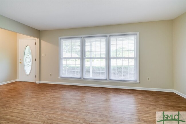 Building Photo - 105 Azalea Ave