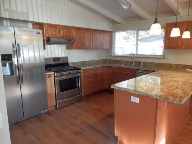Foto del edificio - Sunnyvale, 3 bedroom, 2 bath, ready for mo...