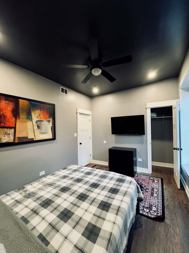 Building Photo - 1428 S Central Park Ave