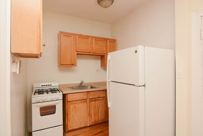 Foto del edificio - 4854 N Damen Ave