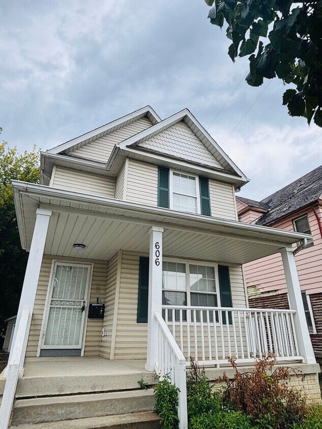Foto principal - 606 E 103rd St