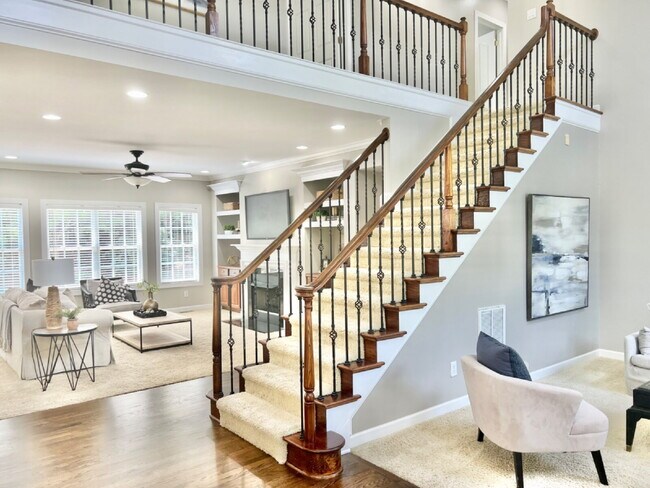 Building Photo - SPACIOUS AND CONVENIENT