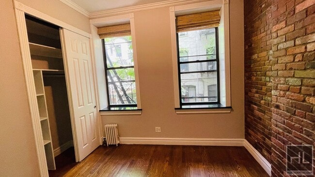 Building Photo - Mott Street